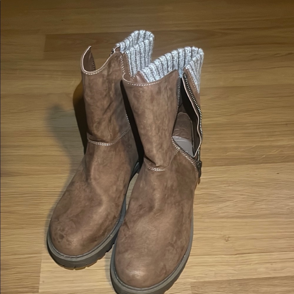 Brown Ankle Boots with Knit Cuff